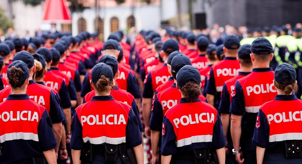 Vendimi: 30 mijë lekë shpërblim fundviti për të gjithë punonjësit e Policisë së Shtetit